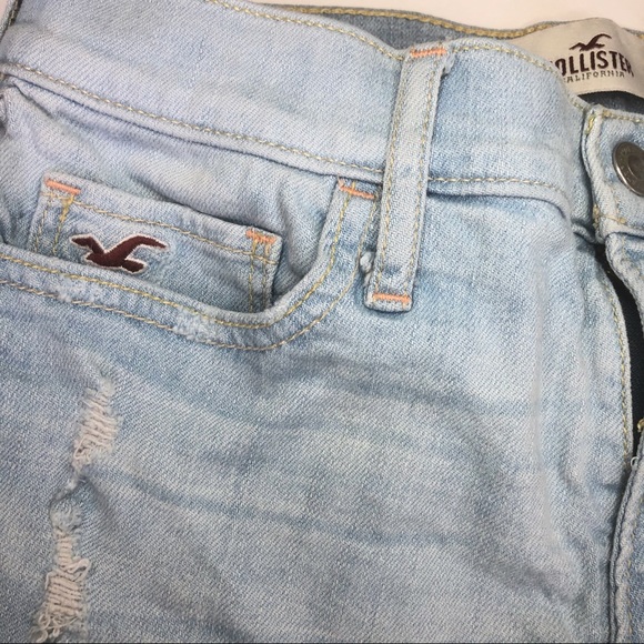 Hollister Light Wash Distressed Denim Shorts Size 3/26 - Picture 3 of 4